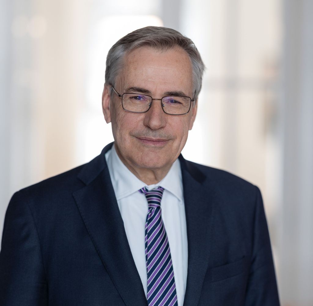 Dr. Andreas Staribacher